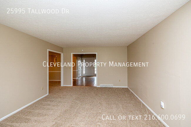 Building Photo - 25995 Tallwood Dr