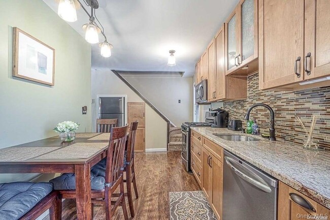 Building Photo - 524 Central Ave