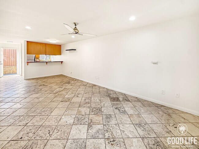 Building Photo - Updated 2BR/1.5BA Condo in Spring Valley Available Now!