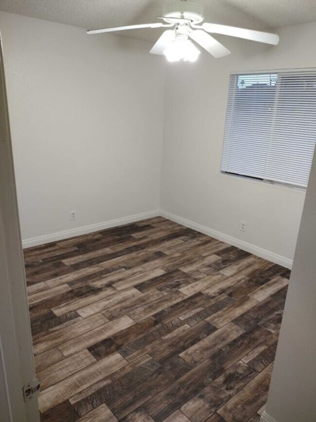Building Photo - 4 Bedroom 2 Bathroom  Tropicana & Mountain...