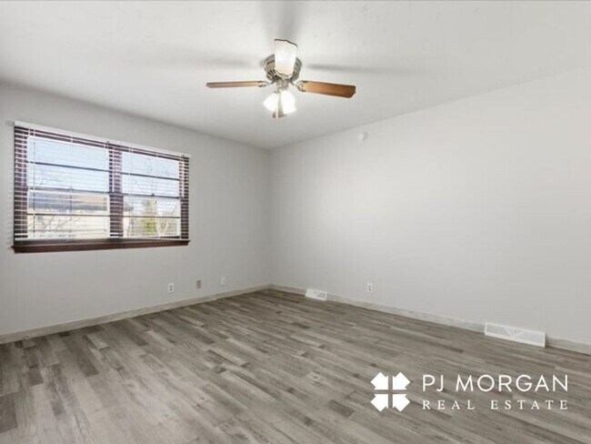 Building Photo - 9524-9526