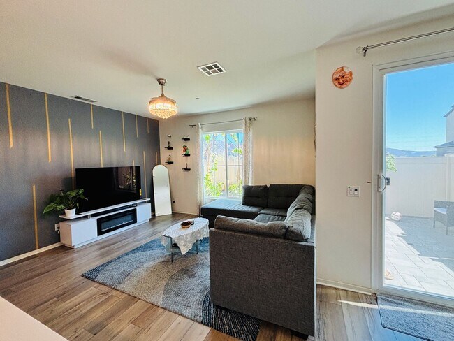 Building Photo - Gorgeous Citro Townhome for Rent