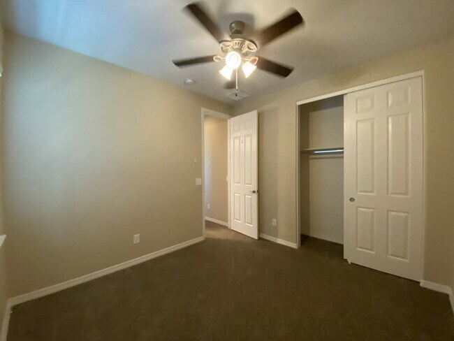 Building Photo - 3726 E Angstead Dr