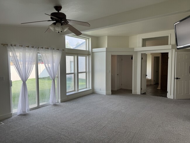 Building Photo - 3171 Horse Thief Dr
