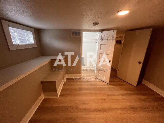 Building Photo - 745 E 3155 S