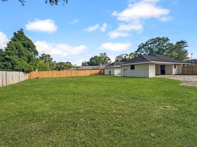 Building Photo - 4941 Pine Hill Dr