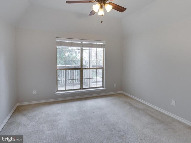 Building Photo - 3906 Penderview Dr