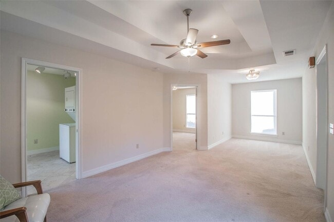 Building Photo - White Rock Highlands  4 bedrooms, 2.5 baths