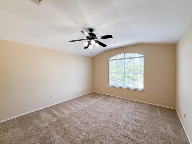 Building Photo - 909 Remington Dr