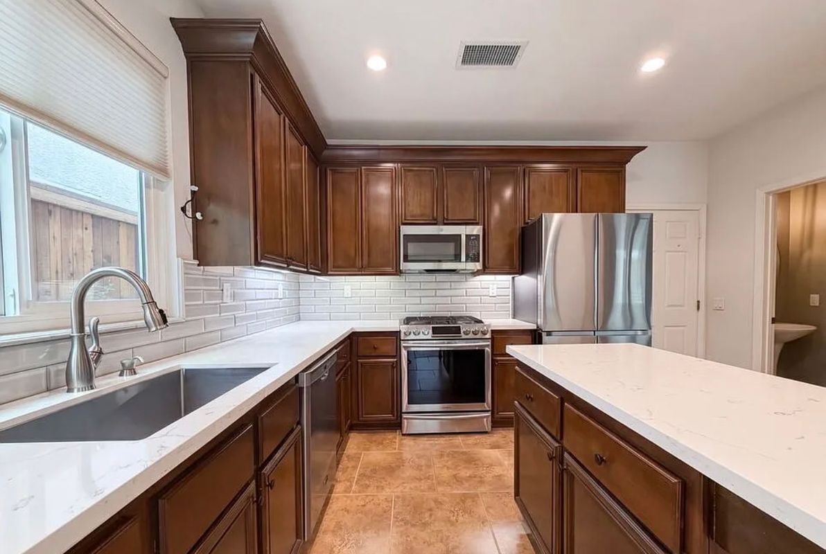 Building Photo - 28441 Silverking Trail