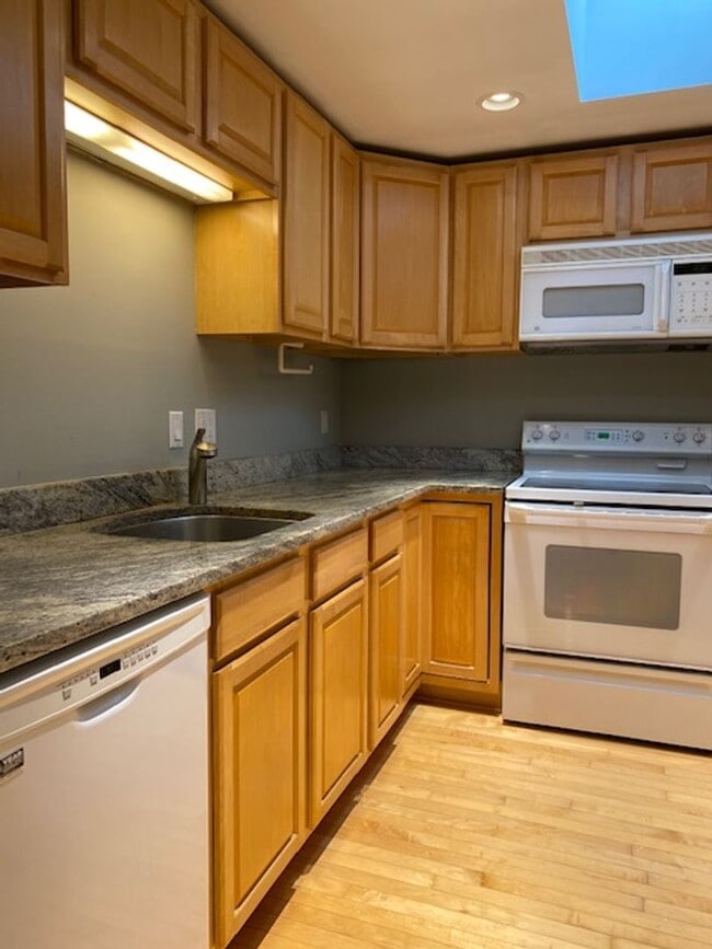 Building Photo - Single Family Home in Reston