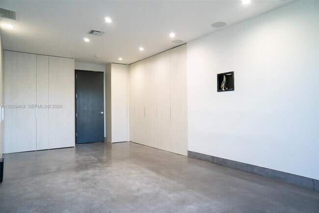 Building Photo - 21025 NE 38th Ave