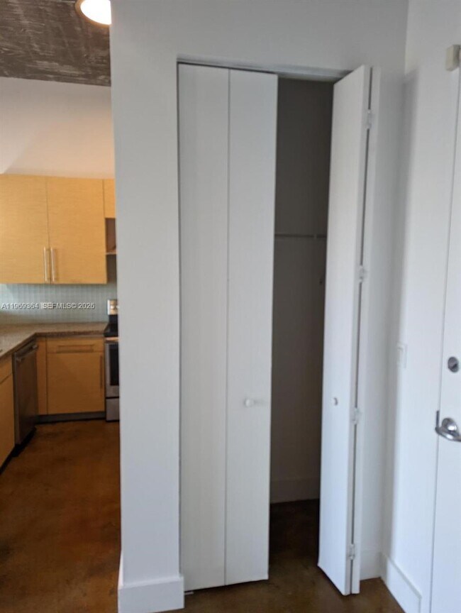 Building Photo - 1789 NE Miami Gardens Dr