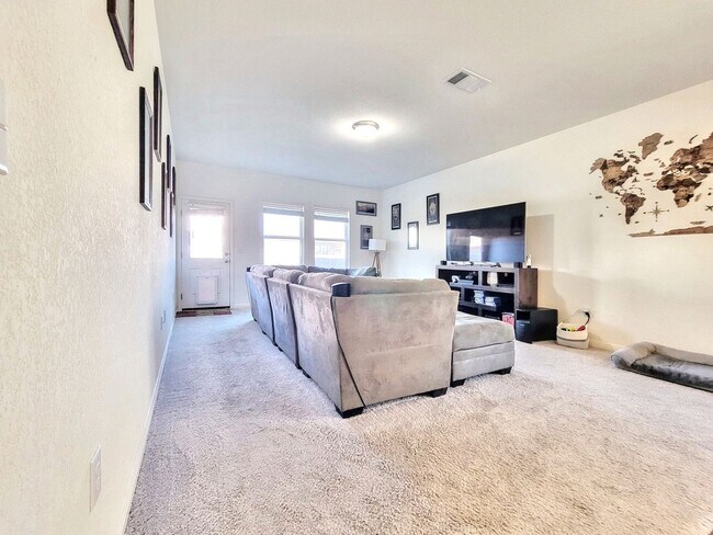 Building Photo - Beautiful 5 BR / 3 BA Home for Rent in Pfl...