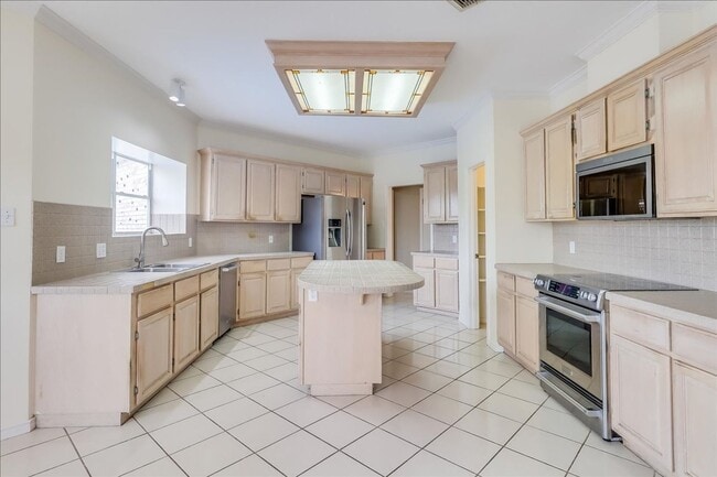 Building Photo - 7426 Lake Travis Dr