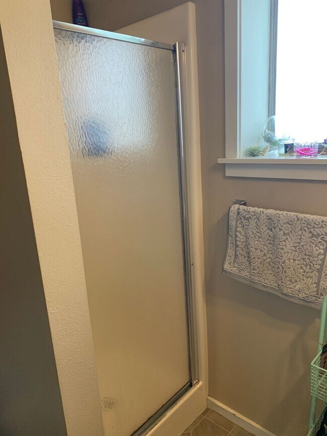 Building Photo - 1111/1113/1115 N Garden St