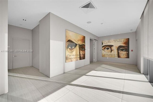 Building Photo - 460 NE 28th St