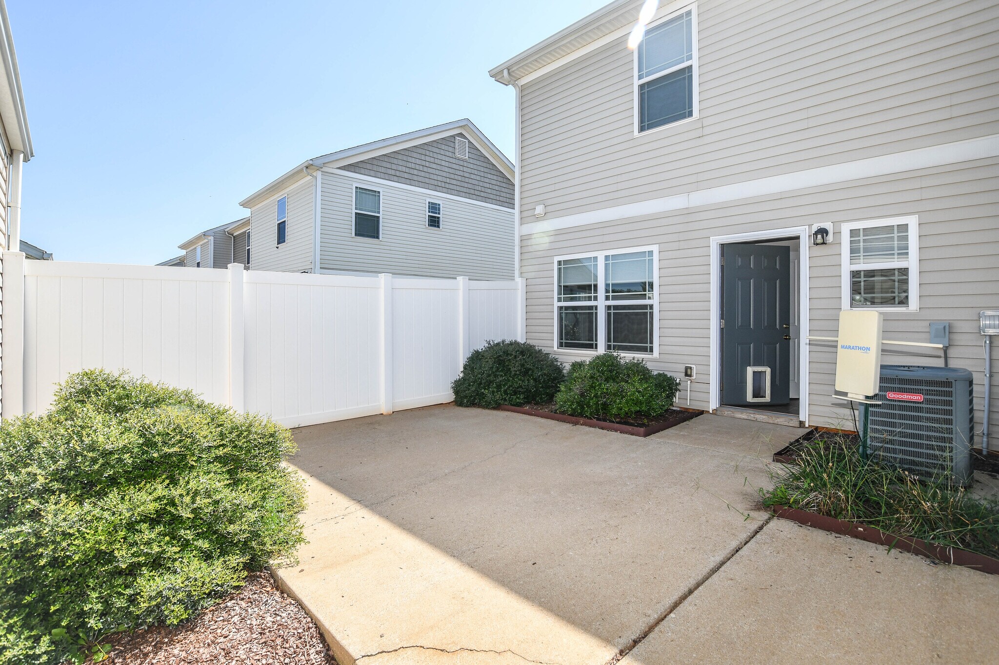 Building Photo - 324 Falling Water Ln SW