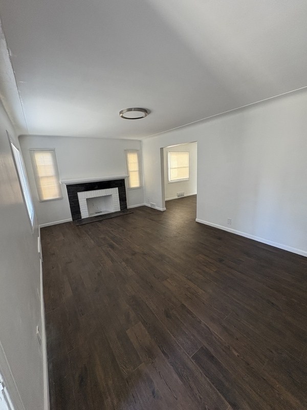 Building Photo - 15710 Biltmore St