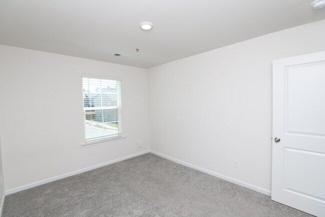 Building Photo - 352 Sandbach Rd