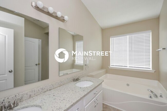 Building Photo - 4 Bedroom Pet-Friendly Home in Lithonia, GA with Main Street Renewal