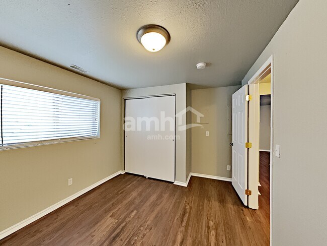 Building Photo - 4973 W Badger Ln