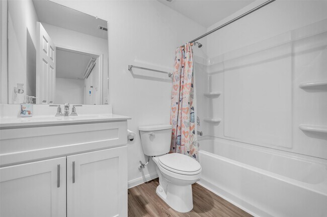 Building Photo - 7306 Madison Cmns Ln