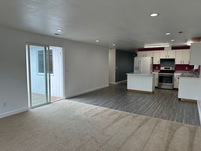 Building Photo - Cozy 3-bedroom rambler in Village Green av...