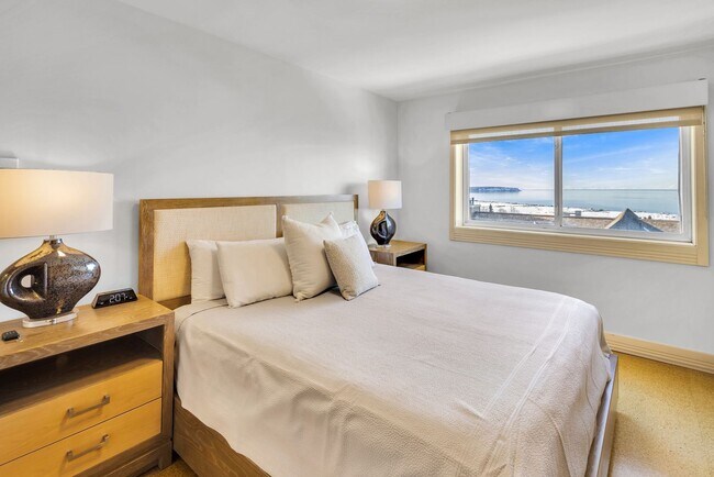 Building Photo - Downtown Anchorage Two Bedroom Two Bath wi...