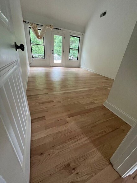 Building Photo - 369 Hillside Dr