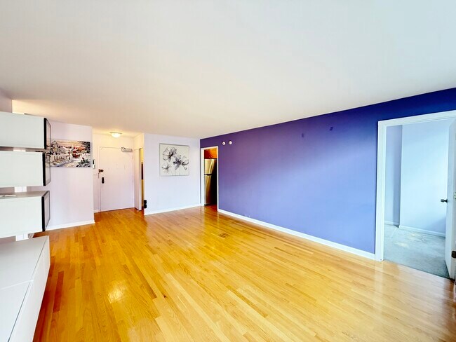 Building Photo - 3550 N Lake Shore Dr