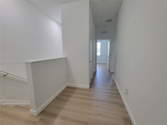 Building Photo - 1107 NW 40th Ter