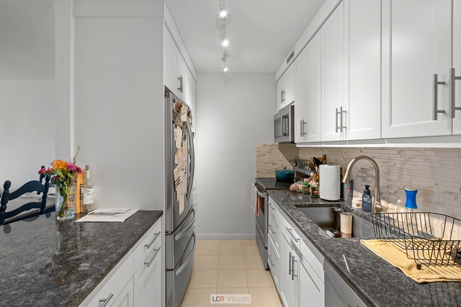 kitchen - 535 N Michigan Ave