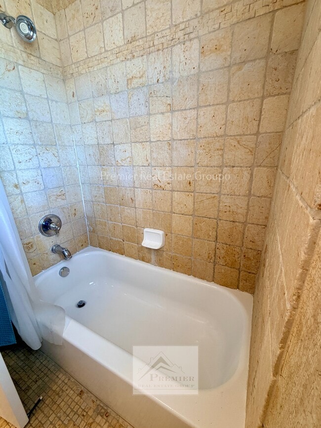 Building Photo - 3972 Diamond Ridge View