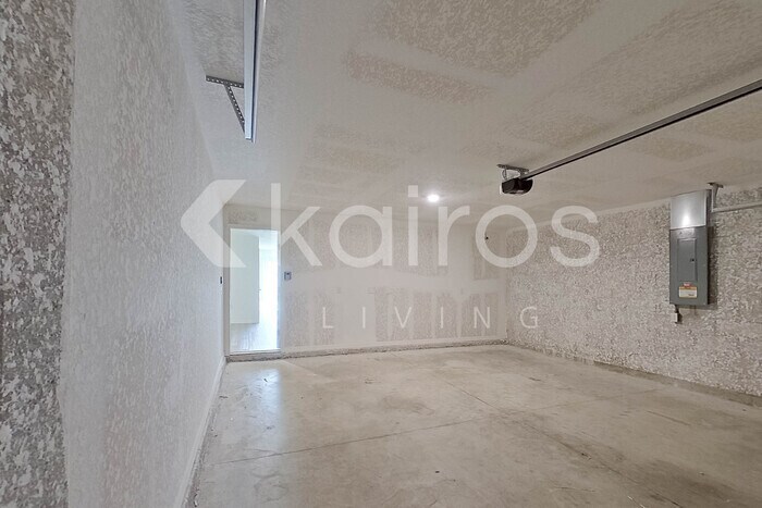 Building Photo - 158 Snedeker St
