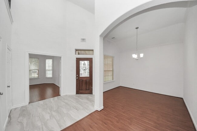 Building Photo - 5014 Parkcanyon Ln