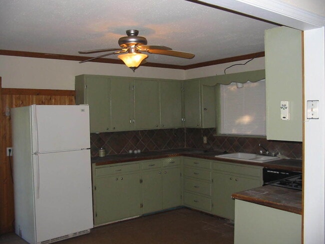 Building Photo - 4BR 2 BA House around the corner from Wilson Park!