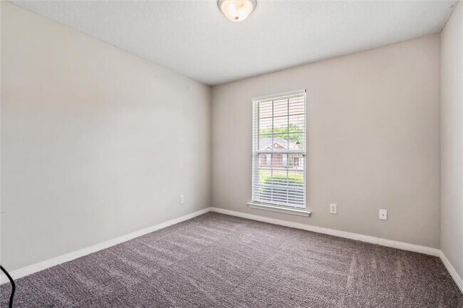 Building Photo - 3709 Seleste Dr