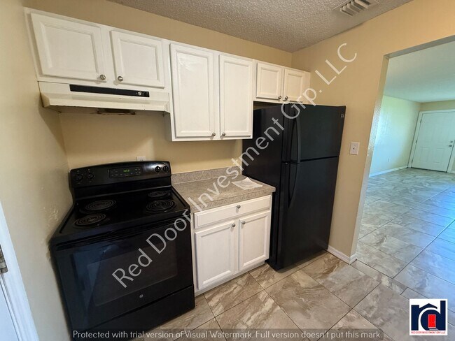 Building Photo - 3/1 Apartment in Deland - Close to Hontoon...
