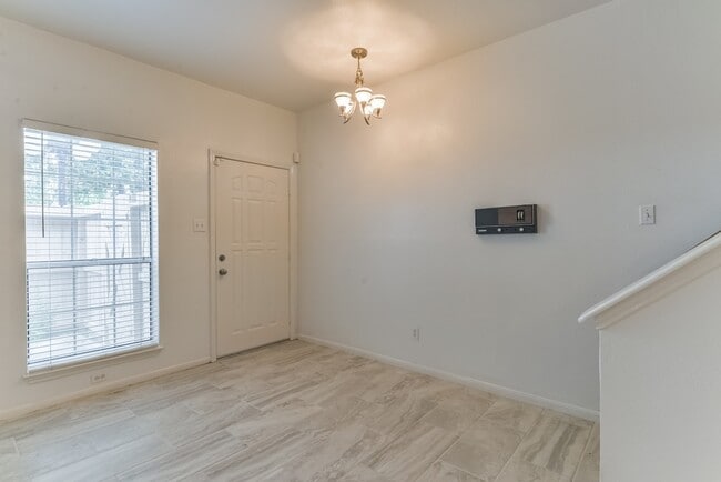 Building Photo - 3126 Holly Hall St