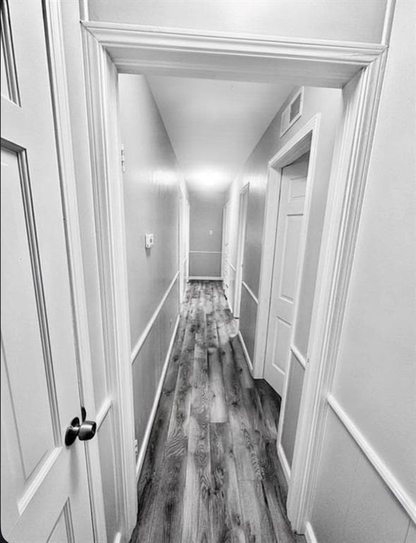 Building Photo - 3215 Oakwood Dr