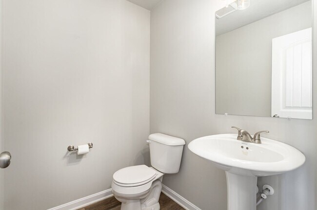 Building Photo - 652 N College St