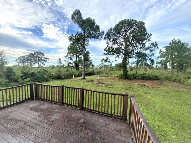 Building Photo - ** GOLDEN GATE ESTATES ** 3 BED / 2 BATH -...