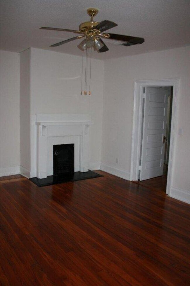 Building Photo - 206 3rd St