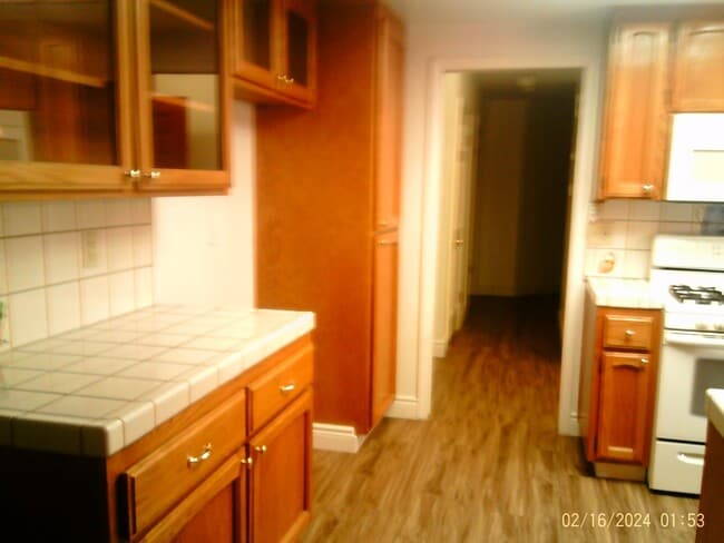 Building Photo - AWAY FROM THE HUSTLE AND BUSTLE !!! MOVE IN SPECIAL! $3047.50 MOVES YOU IN!