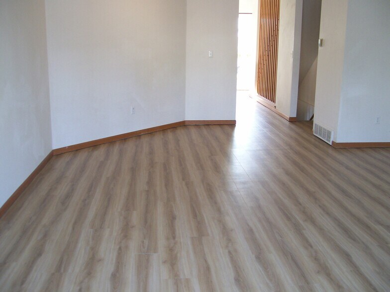 Building Photo - 2900 Ross Dr