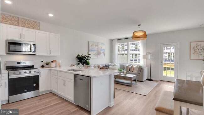 Building Photo - 211 Hermosa Dr