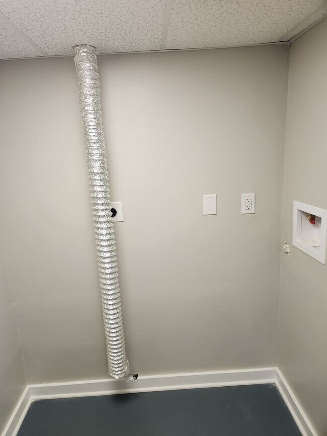Building Photo - 3/2/1 Newly remodeled Plattsmouth house!