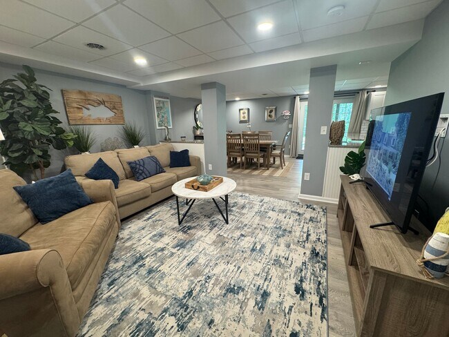 Building Photo - 2094 Fieldcrest Dr