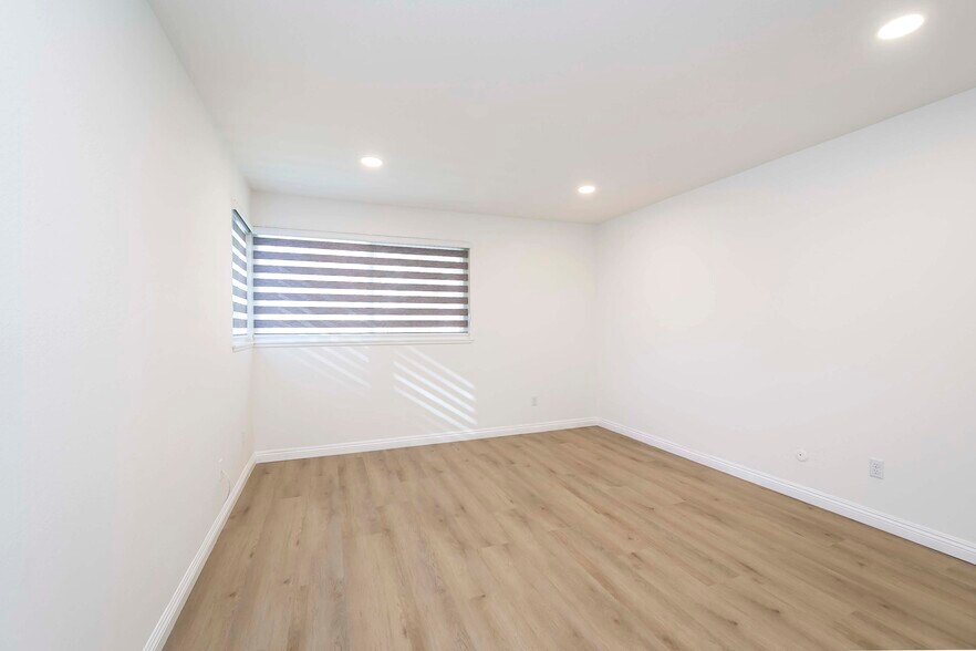 Building Photo - 2423 Coventry Cir